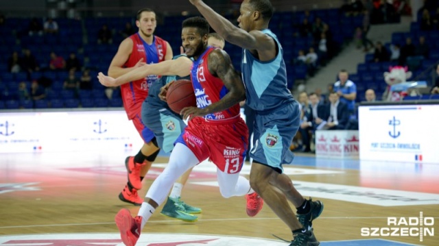 Koszykarze drużyny King Wilki Morskie polegli w Radomiu w Tauron Basket Lidze. Szczecinianie przegrali z tamtejszą Rosą 65:75 w sobotnim meczu rozgrywek o mistrzostwo Polski.