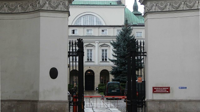 Rząd chce zachęcić Polaków do posiadania jak największej liczby dzieci. Ministerstwo Zdrowia pracuje nad wprowadzeniem polityki prokreacyjnej - informuje dziennik.pl.