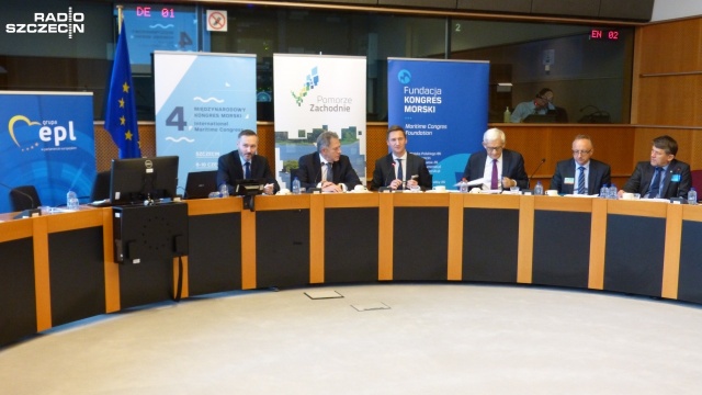Kwestia polskiej gospodarki morskiej nie jest problemem jednego państwa - przekonują organizatorzy szczecińskiego Kongresu Morskiego. W siedzibie Parlamentu Europejskiego w Brukseli rozpoczęła się prezentacja wniosków po trzeciej edycji kongresu.