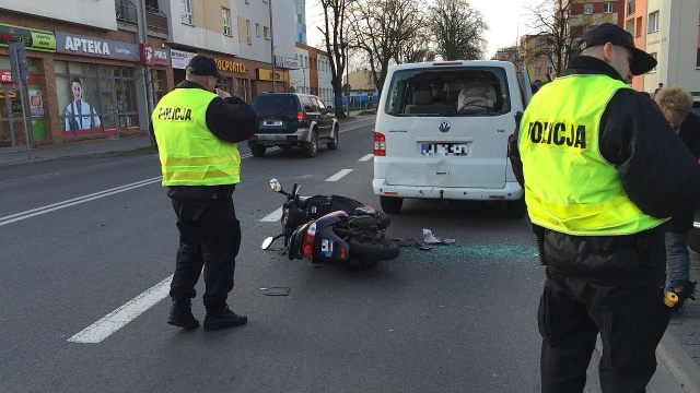 Zderzenie skutera z busem na ulicy Grunwaldzkiej w Świnoujściu.
