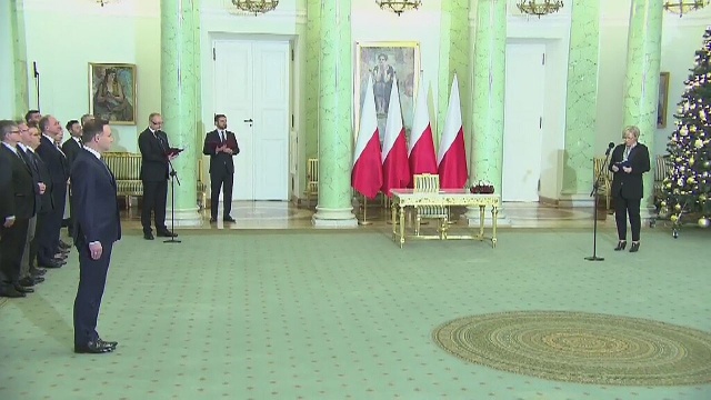 Andrzej Duda przyjął ślubowanie piątego sędziego Trybunału Konstytucyjnego wybranego przez posłów Prawa i Sprawiedliwości. O 8 rano na urząd mianowana została Julia Przyłębska.