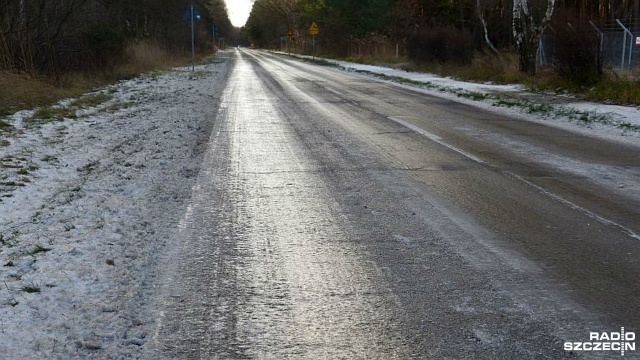 Synoptycy zapowiadają oblodzenie na zachodniopomorskich drogach.