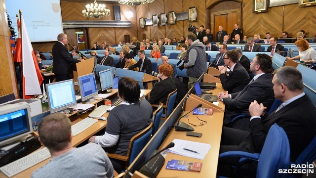 Ponad trzy godziny dyskusji i ostatecznie brak decyzji. Chodzi o tak zwaną kibicowską uchwałę, która miała zobowiązać prezydenta Szczecina do budowy nowego stadionu, a nie przebudowy tego przy ulicy Twardowskiego.