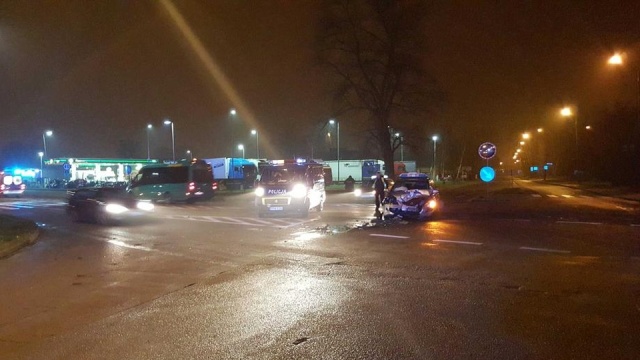 Przed godziną 21 w rejonie krzyżówki ulicy Wolińskiej w Ludzi Morza na Warszowie zderzyły się ze sobą osobówka i dostawczak - poinformował nas dyżurny świnoujskiej policji.