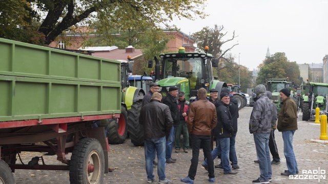 Kolejni czterej rolnicy z województwa zachodniopomorskiego z zarzutami o ustawianie przetargów. Zostali przesłuchani, ale nie aresztowani. Dostali dozór policyjny i musieli wpłacić kaucję.