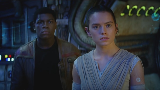 Najnowsza część serii Gwiezdne Wojny już przeszła do historii. Przebudzenie Mocy kwotą 57 mln dolarów pobiło w USA rekord wpływów z czwartkowych wieczornych pokazów, ustanowiło też rekord najwyższych wpływów z jednego dnia - 120,5 mln dolarów w piątek oraz jest pierwszym filmem, który przekroczył 100 mln dolarów w jeden dzień.