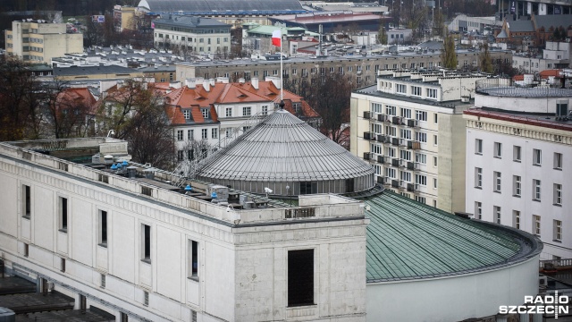 Komisja ustawodawcza, która o 13:30 miała rozpocząć prace nad projektem nowelizacji ustawy o Trybunale Konstytucyjnym, dopiero przed 15 wznowiła obrady.