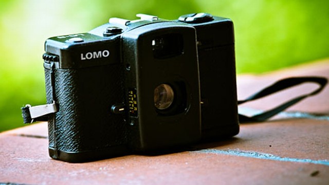 Zdjęcia nagich kobiet nie znikną z polskiej edycji Playboya - informuje portal Wirtualnemedia.pl. Od marca takie zmiany czekają za to amerykańską wersję tego magazynu dla panów.