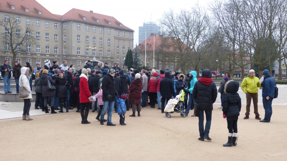 Nielegalny protest osób zadłużonych we frankach szwajcarskich. Fot. Paulina Muskała [Radio Szczecin]