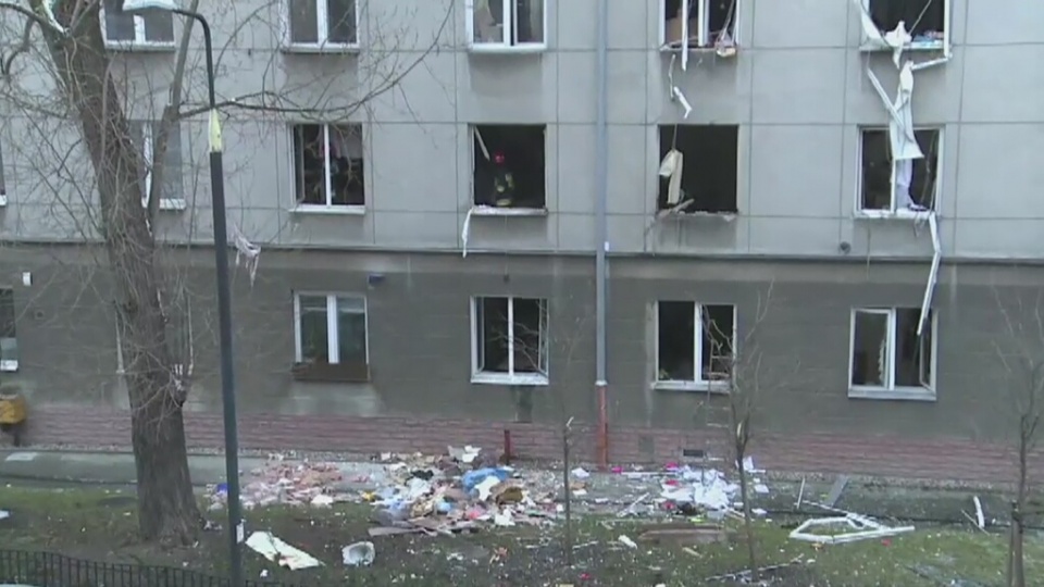 Cztery osoby zostały ranne w wybuchu, do jakiego doszło w poniedziałek w kamienicy w centrum Warszawy. Fot. TVN24/x-news