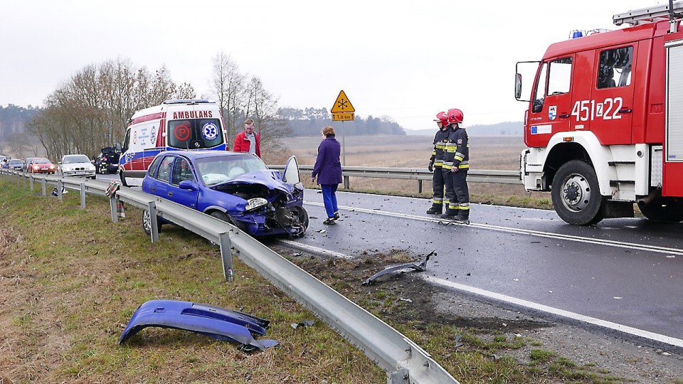Zniszczony Opel Corsa. Fot. Jarosław Gaszyński [Radio Szczecin]