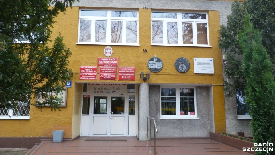 120 uczniów i nauczycieli musiało opuścić Zespół Szkół przy ulicy Chmielewskiego w Szczecinie. Fot. Anna Łukaszek [Radio Szczecin]