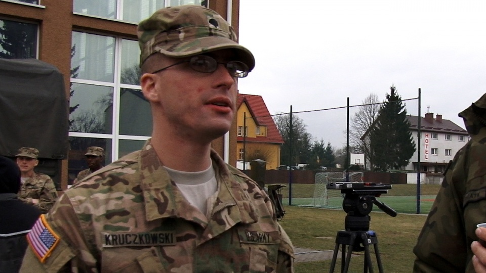 Wśród żołnierzy, którzy przyjechali na ćwiczenia jest także Amerykanin polskiego pochodzenia, szeregowy Łukasz Kruczkowski. Fot. Piotr Rakowski [Radio Szczecin]