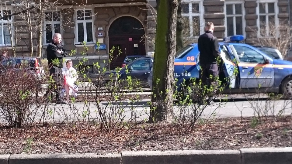 Półnagi mężczyzna w centrum Szczecina. Straż miejska otrzymała zgłoszenie od przechodnia. Fot. Wawrzyniec Szwaja [Radio Szczecin]