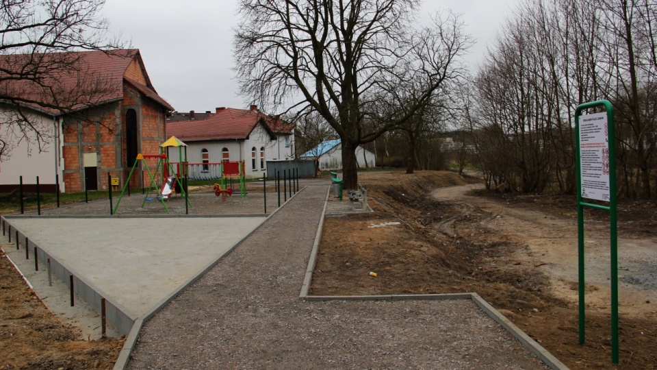Nowy plac zabaw stanął u zbiegu ulic Hożej, Żelaznej i Wendeńskiej w Szczecinie, gdzie trwa budowa parku rekreacyjnego. Fot. Mat. Zakładu Usług Komunalnych w Szczecinie.