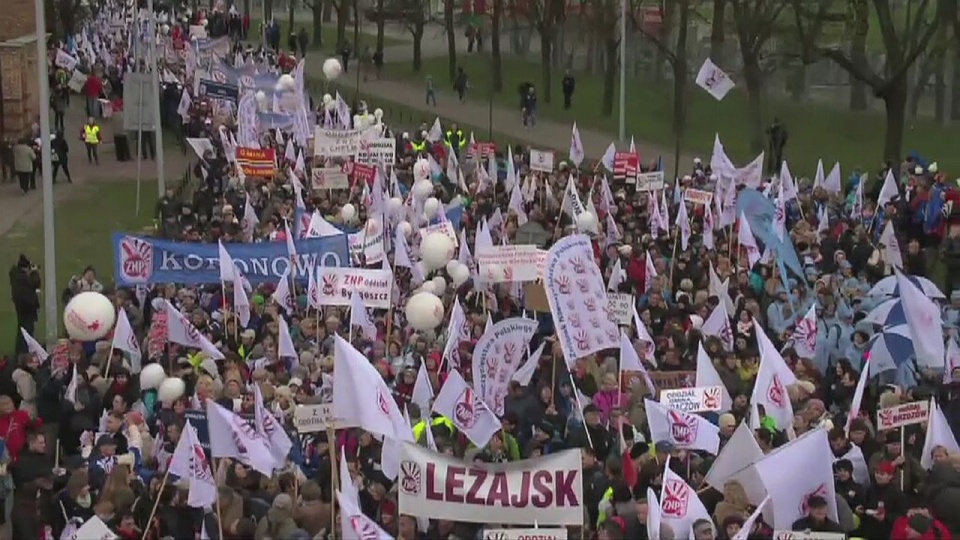 Kilkadziesiąt tysięcy osób przeszło ulicami Warszawy. Fot. TVN24/x-news