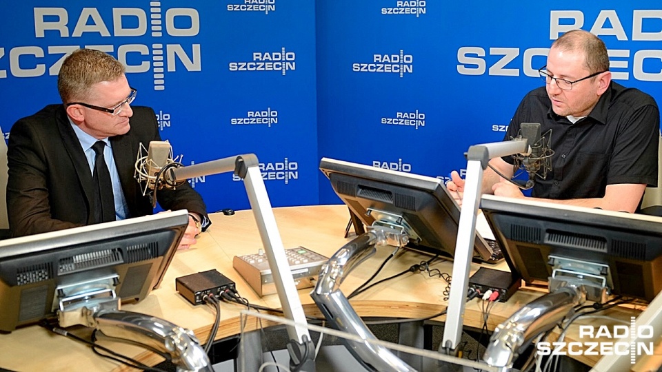 Kandydat na prezydenta RP w "Rozmowach pod krawatem" mówił, że Polska jest ofiarą międzynarodowych rozgrywek. Fot. Jarosław Gaszyński [Radio Szczecin]