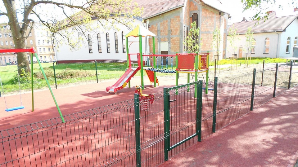 U zbiegu ulic Wendeńskiej i Hożej powstał ogrodzony plac zabaw i skatepark. Fot. ZUK