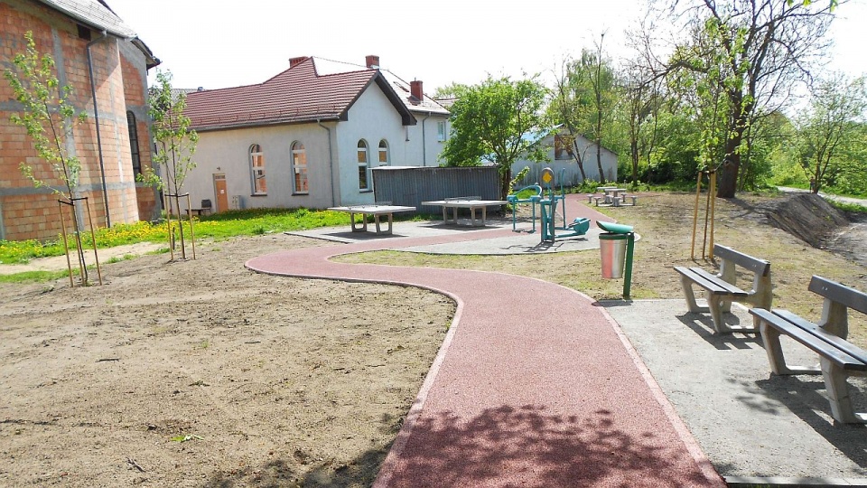 U zbiegu ulic Wendeńskiej i Hożej powstał ogrodzony plac zabaw i skatepark. Fot. ZUK