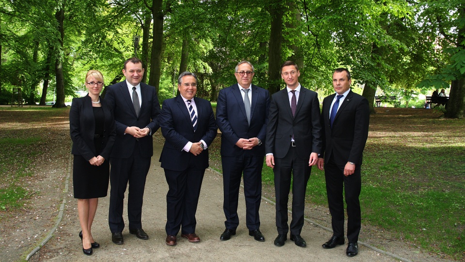 Umowę podpisali przedstawiciele Grupy Azoty Police, amerykańskiej spółki UOP, Ministerstwa Środowiska i Urzędu Marszałkowskiego. Fot. Grupa Azoty