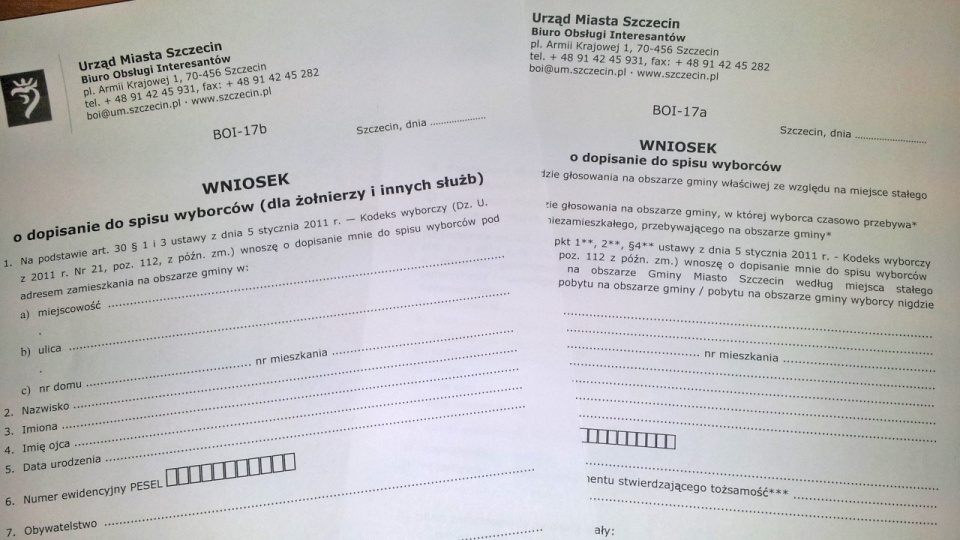 Wnioski o dopisanie do spisu wyborców. Fot. Michał Król [Radio Szczecin]