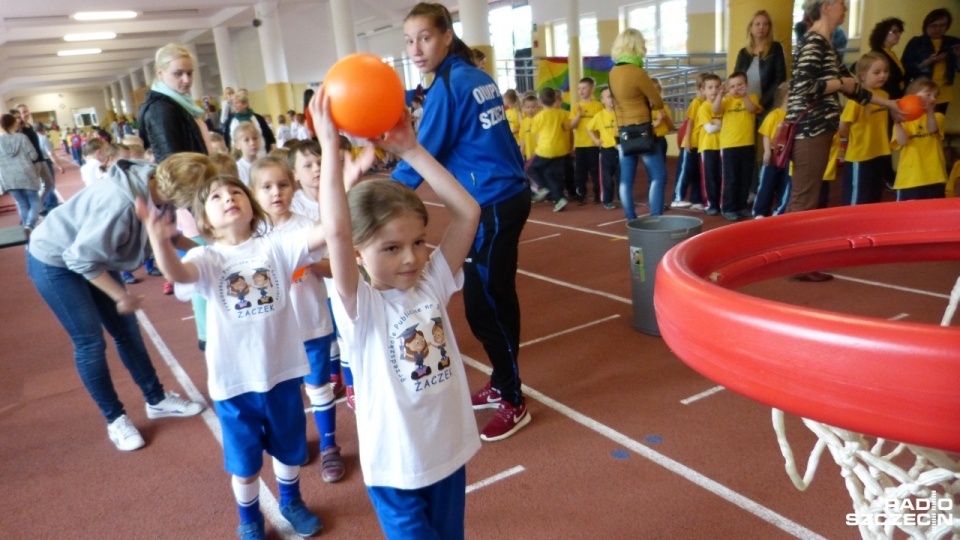 Ponad 600 szczecińskich przedszkolaków Dzień Dziecka spędza na sportowo. Fot. Paulina Sawicka [Radio Szczecin]