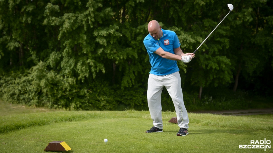 Kim Rasmussen na polu golfowym w Binowie. Fot. Jarosław Gaszyński [Radio Szczecin]