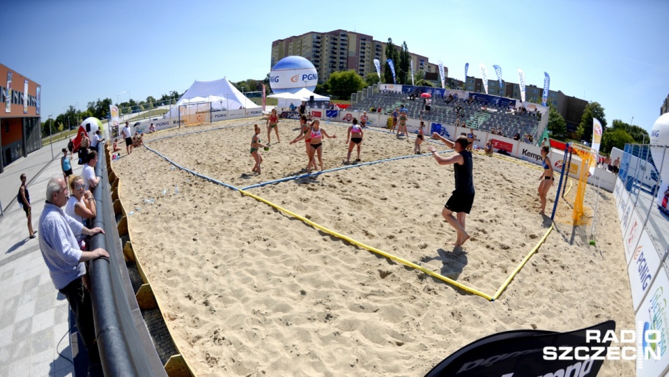 Za nami pierwszy dzień finałowego turnieju o Mistrzostwo Polski w piłce ręcznej plażowej kobiet i mężczyzn w ramach PGNiG Polish Beach Handball Tour 2015. Fot. Jarosław Gaszyński [Radio Szczecin]