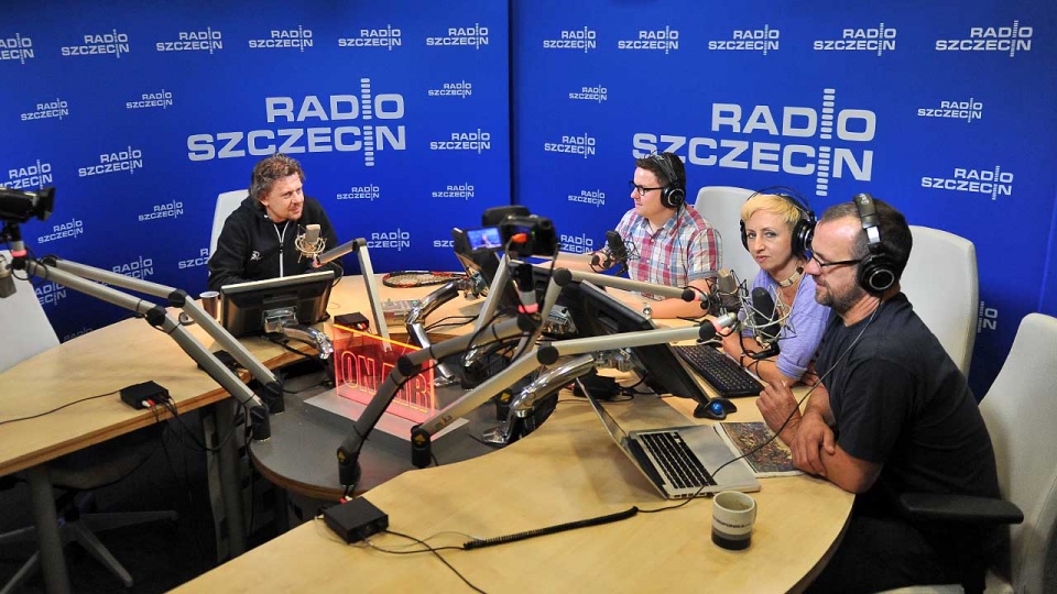 Piotr Misiło w "Poranku Radia Szczecin". Fot. Łukasz Szełemej [Radio Szczecin]