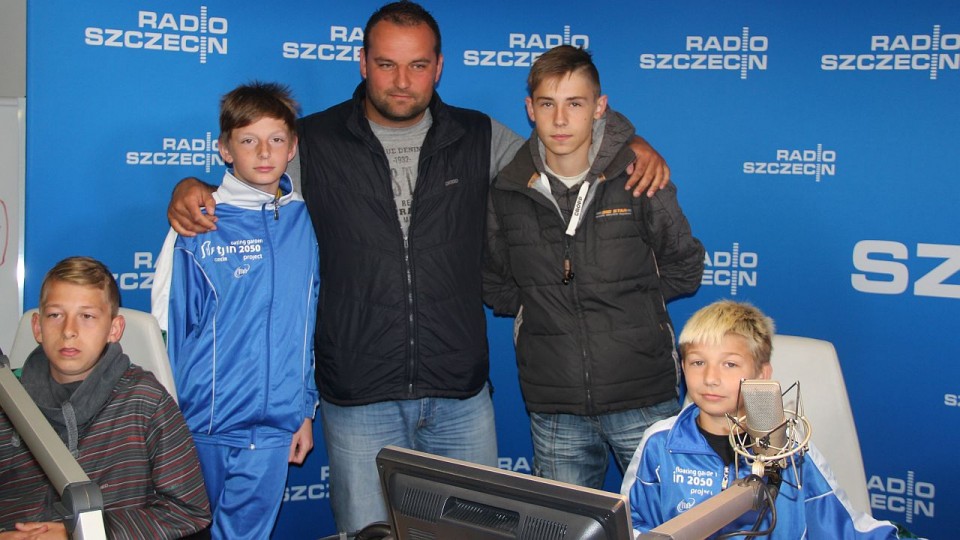 Reprezentacja domów dziecka ze Szczecina zdobyła puchary w piłce nożnej na trawie i halowej. Fot. Piotr Kołodziejski [Radio Szczecin]