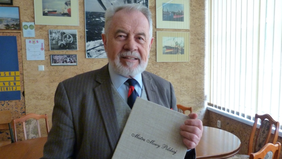 Kapitan Żeglugi Wielkiej Józef Gawłowicz znalazł się w gronie 10 nominowanych tegorocznej edycji konkursu "Mistrz Mowy Polskiej". Fot. Wojciech Zagaj [Radio Szczecin]