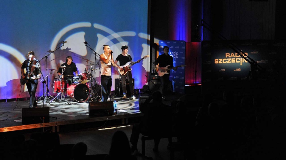 Szczeciński zespół Dead On Time wystąpił w piątek wieczorem w studiu koncertowym S-1 Radia Szczecin. Fot. Łukasz Szełemej [Radio Szczecin]