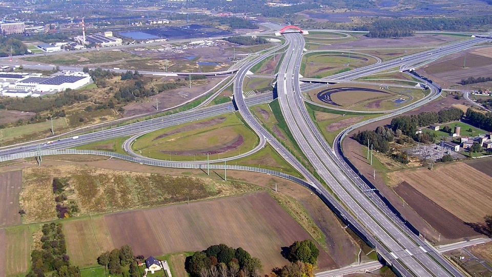 Węzeł autostradowy Gliwice Sośnica - skrzyżowanie autostrada A1 z A4. Fot. www.wikipedia.org / Mikołaj Welon vel Welones