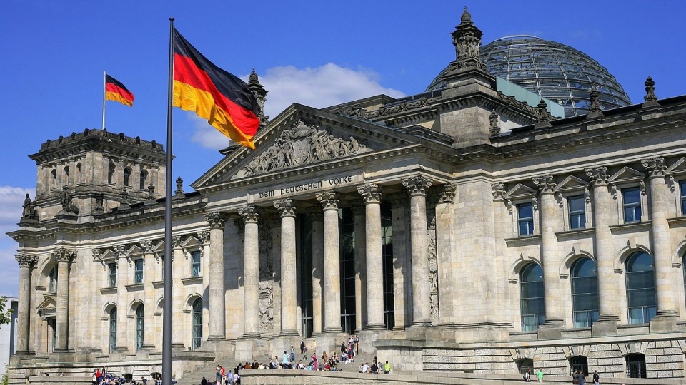 Gmach parlamentu Rzeszy w Berlinie - Reichstag. Fot. www.wikipedia.org / Cezary Piwowarski
