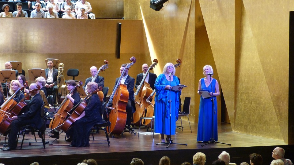 Koncert poprowadziły dziennikarki Radia Szczecin: Katarzyna Wolnik-Sayna i Agata Rokicka. Fot. Małgorzata Frymus [Radio Szczecin]