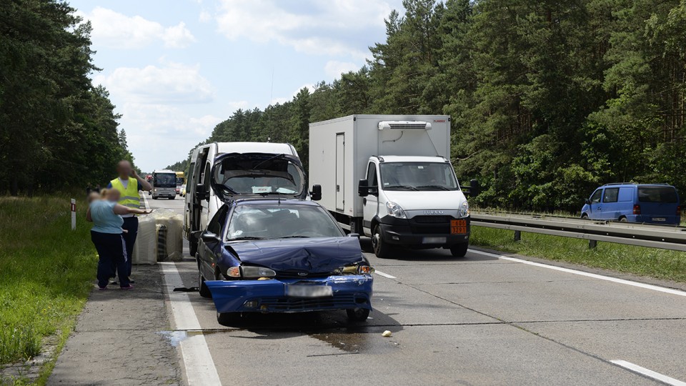 Dwie osoby zostały ranne w wypadku na drodze S3 na wysokości Węzła Rzęśnica. Fot. Piotr Sawiński [Radio Szczecin]