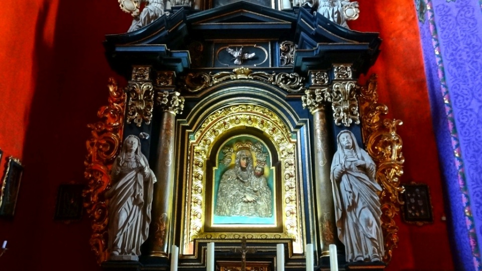 Ołtarz Matki Bożej Szkaplerznej w katedrze bydgoskiej. Fot. www.wikipedia.org / Pit1233