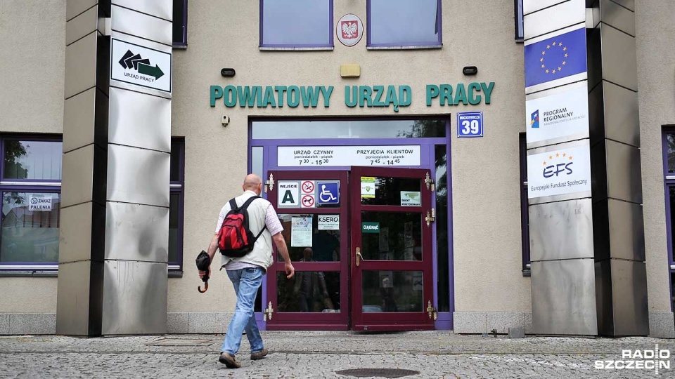 Urzędnicy pośredniaków, którzy publikują informacje tłumaczą, że tak ma być, bo tak zarządził resort. Fot. Łukasz Szełemej [Radio Szczecin]