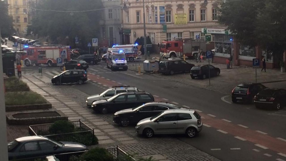 Dwa samochody zderzyły się przy przy skrzyżowaniu ul. Jagiellońskiej i Śląskiej w Szczecinie. Fot. Internautka Agnieszka.