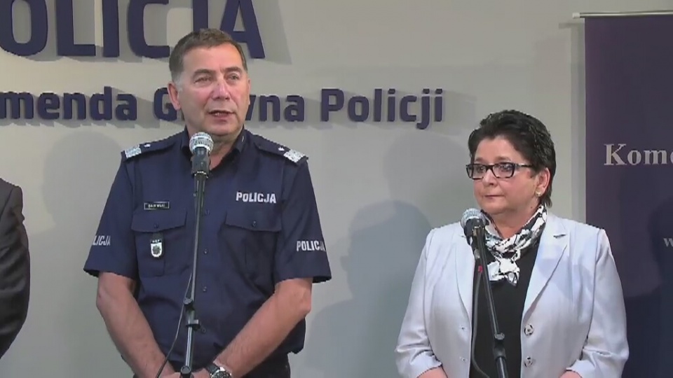 W poniedziałek w Komendzie Głównej Policji odbyła się narada minister spraw wewnętrznych z szefem policji oraz komendantami wojewódzkimi policji i inspektorami sanitarnymi w sprawie walki z dopalaczami. Fot. TVN24/x-news