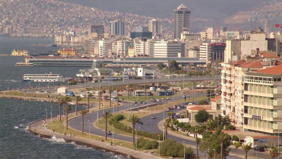 Izmir, trzecie miasto pod względem wielkości w Turcji. Fot. www.wikipedia.org / Yılmaz Uğurlu