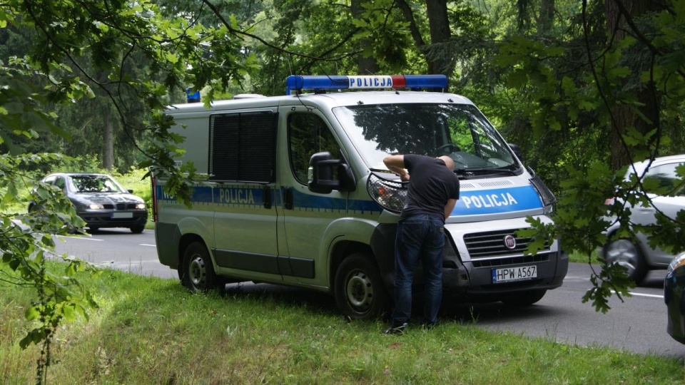 Policyjny samochód zderzył się z osobowym Oplem na drodze wojewódzkiej nr 152. Fot. www.lobez24.pl, Gazeta Łobeska