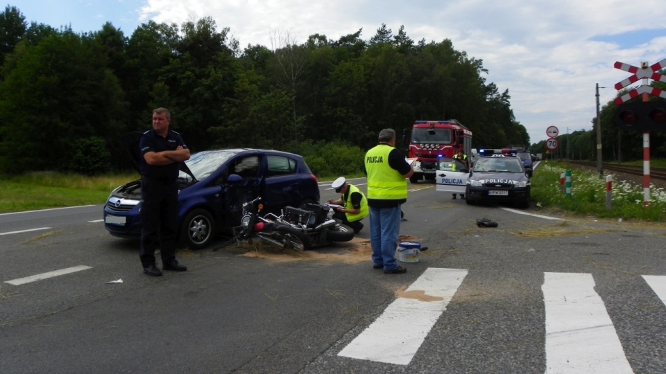 Samochód zderzył się z motocyklistą. Fot. www.iswinoujscie.pl