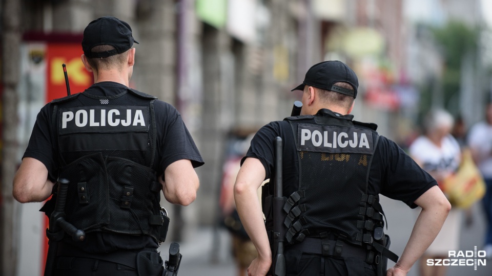 Dziś szeregowy policjant zarabia 2 400 złotych netto, a kontroler ruchu drogowego 3 100. Fot. Konrad Nowak [Radio Szczecin/Archiwum]