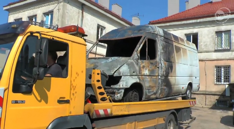 Marian K. odpowie też za zniszczenie mienia. Spalił wypożyczone auto. Fot. TVN24/x-news