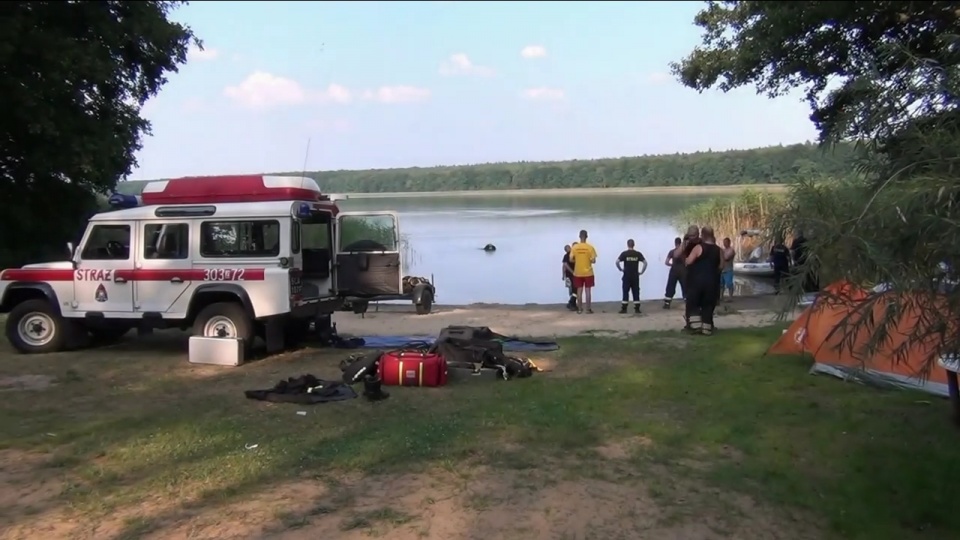 Poszukiwania nad Jeziorem Długim w Swobnicy. Fot. youtube.pl / chojna24.pl