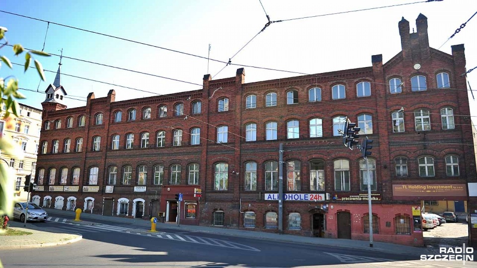 Zabytkowy budynek u zbiegu ulic Krasińskiego i Niemcewicza w Szczecinie ma kosztować 3,5 miliona złotych. Fot. Łukasz Szełemej [Radio Szczecin]
