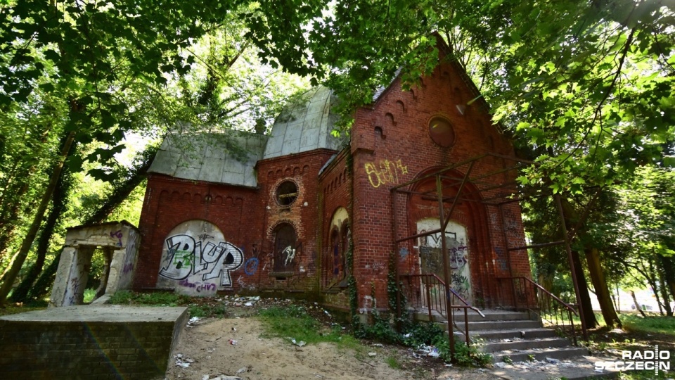 Do przetargu na przejęcie działki przy ulicy Broniewskiego w Szczecinie z ponad stuletnim budynkiem nikt się nie zgłosił. Fot. Konrad Nowak [Radio Szczecin]