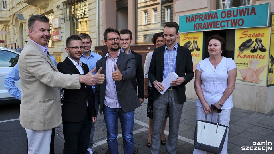 Lewica jest potrzebna w Sejmie - tak przekonywali na konferencji prasowej szczecińscy liderzy partii tworzących koalicję Zjednoczona Lewica. Fot. Łukasz Szełemej [Radio Szczecin]