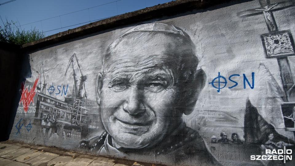 Odsłonięty niespełna dwa tygodnie temu mural, już drugi raz został zniszczony. Fot. Konrad Nowak [Radio Szczecin]